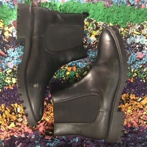 Urban Outfitters Chelsea Boots